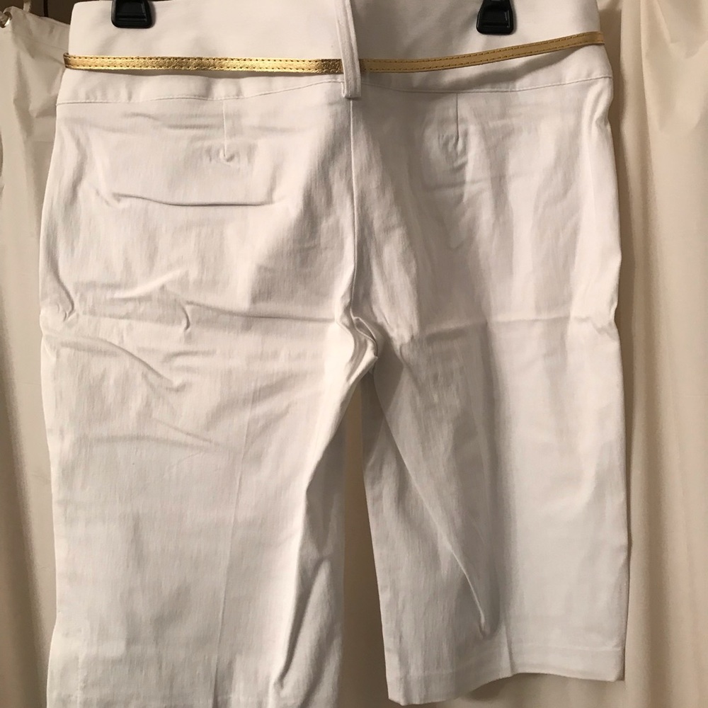 Bermuda shorts with belt, white